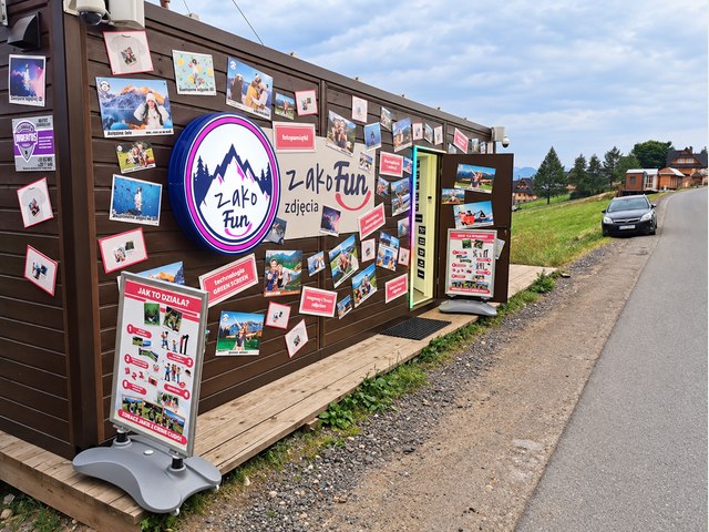 Outdoor photo installation