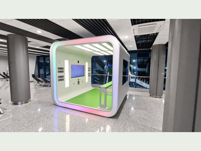 Interactive photo cabin