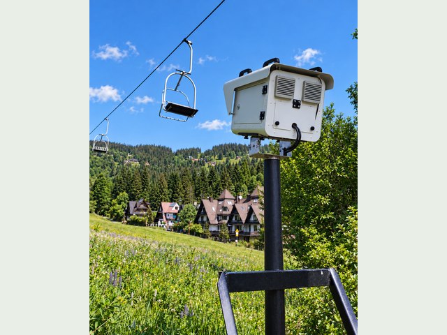 Chairlift photo capture system